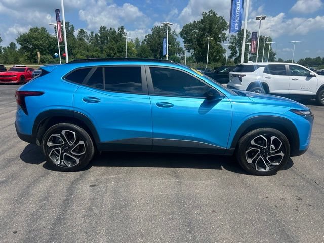 Used 2025 Chevrolet Trax RS w/ Driver Confidence Package FWD image 4