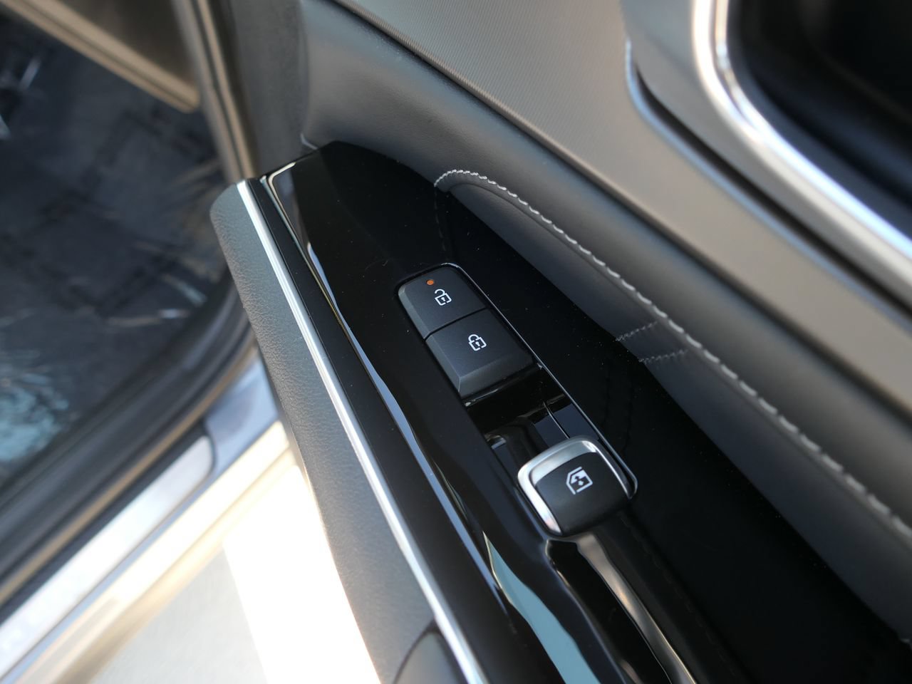 Used 2024 Kia Sorento SX FWD image 23