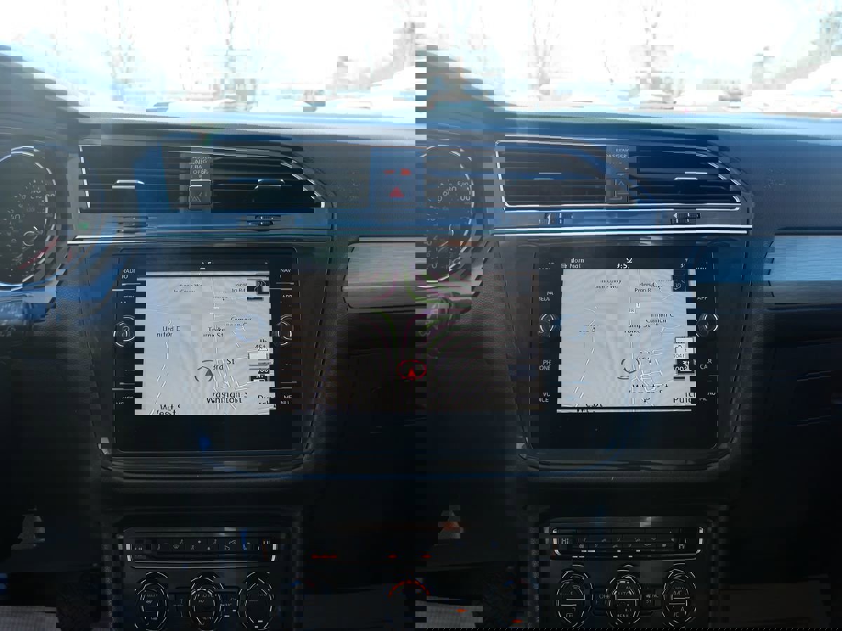 Used 2018 Volkswagen Tiguan SEL image 13