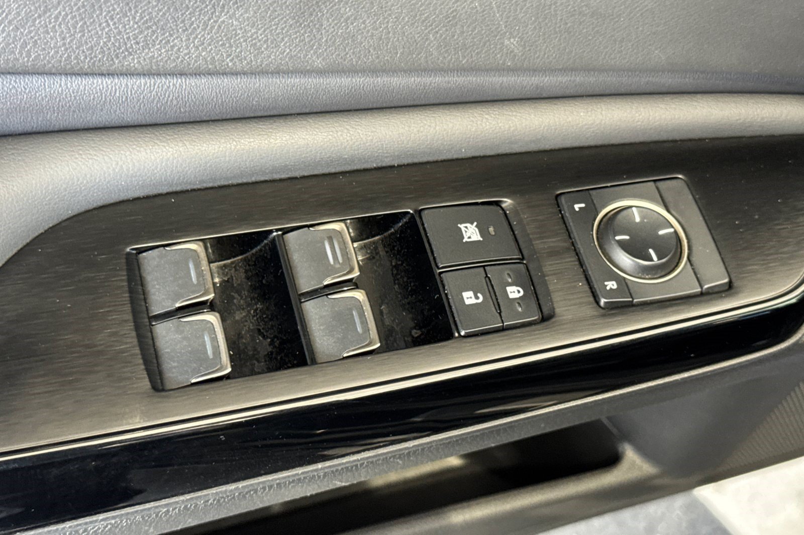 Used 2024 Lexus ES 350 w/ Accessory Package (Z1) FWD image 13