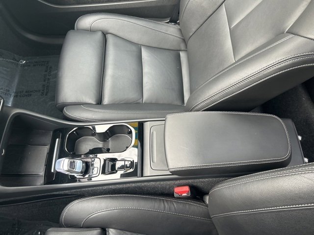 Certified 2025 Volvo XC40 B5 Plus image 26