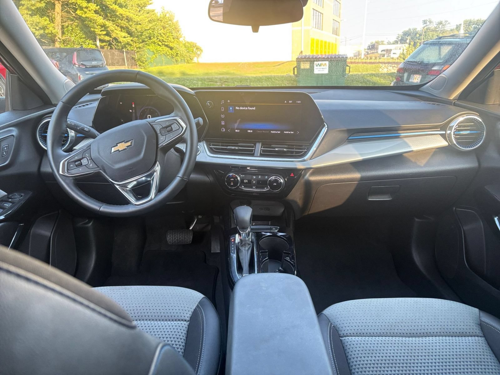 Used 2025 Chevrolet Trax LT w/ LT Convenience Package FWD image 33