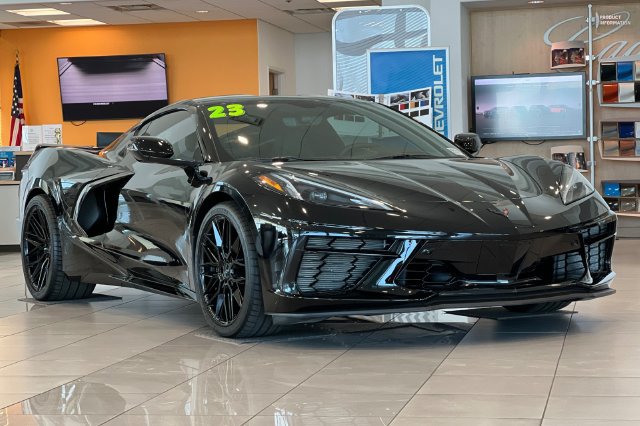 Used 2023 Chevrolet Corvette Stingray Preferred Cpe w/ Z51 Performance Package RWD image 2