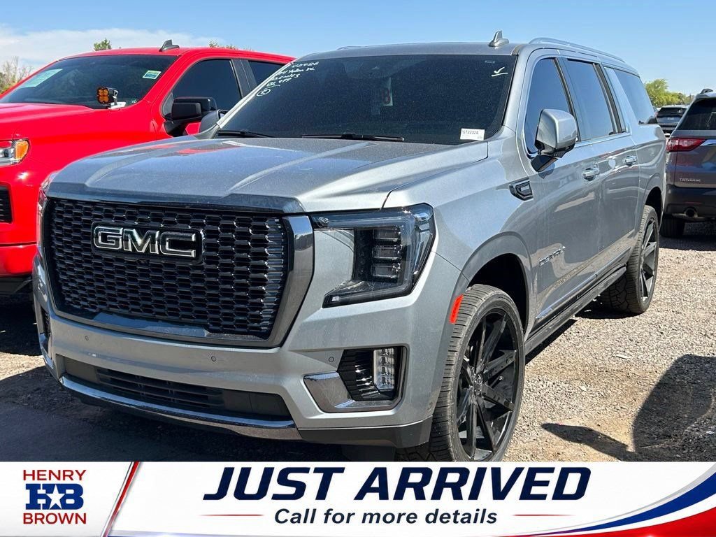 Used 2024 GMC Yukon XL Denali Ultimate AWD/4WD image 1