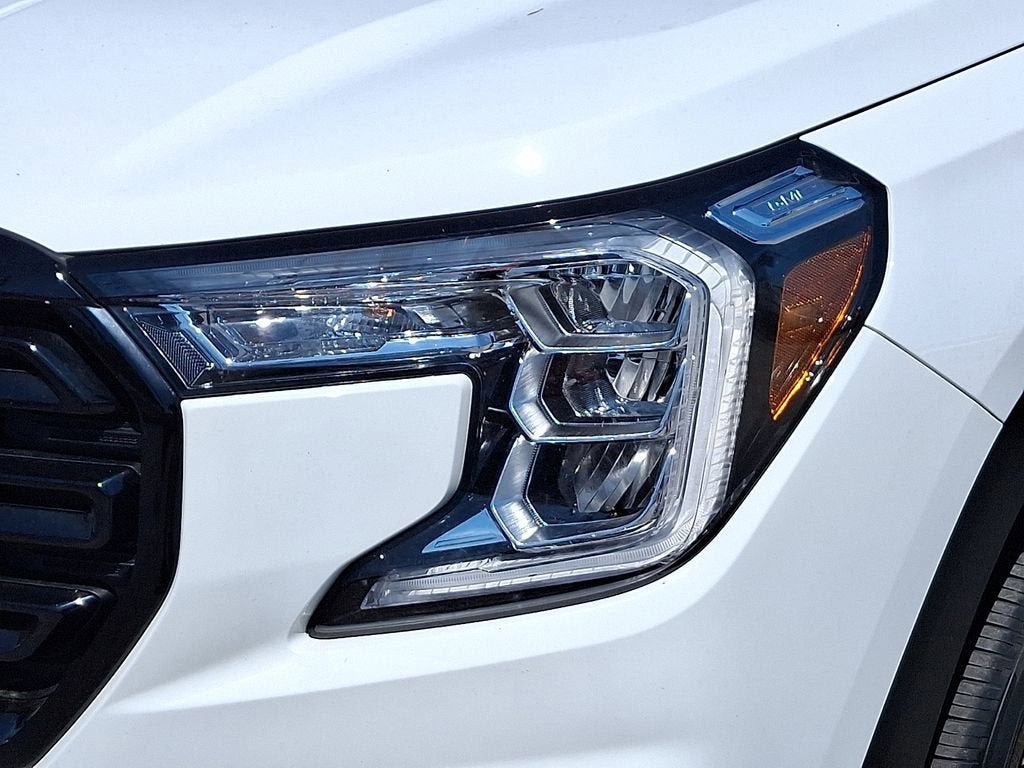Certified 2023 GMC Terrain SLT w/ Elevation Edition AWD/4WD image 11