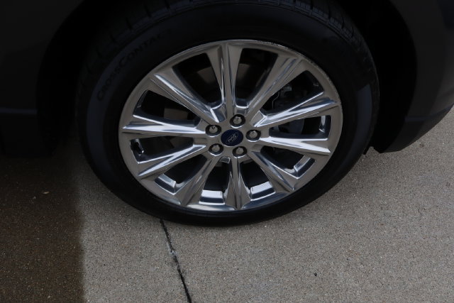 Used 2018 Ford Edge Titanium w/ Equipment Group 301A AWD/4WD image 8