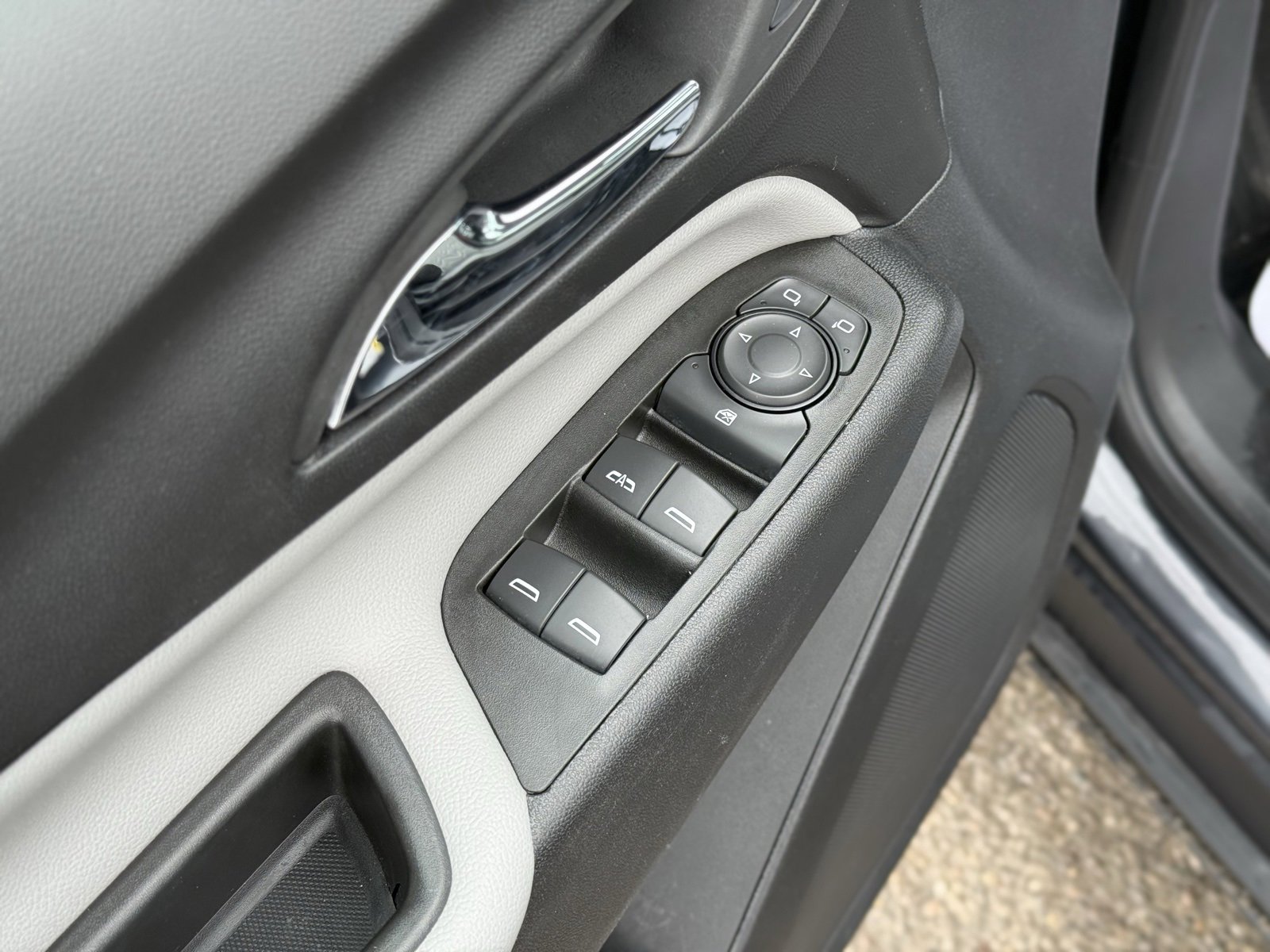 Used 2022 Chevrolet Equinox LS image 13