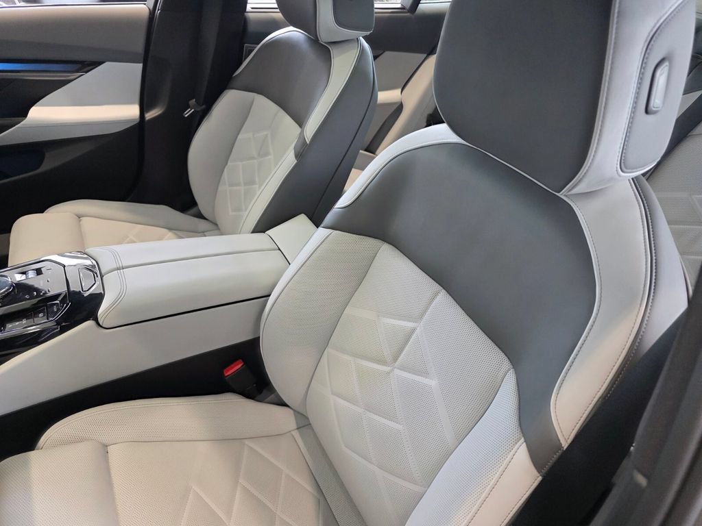 New 2027 BMW 550e xDrive w/ Executive Package AWD/4WD image 8