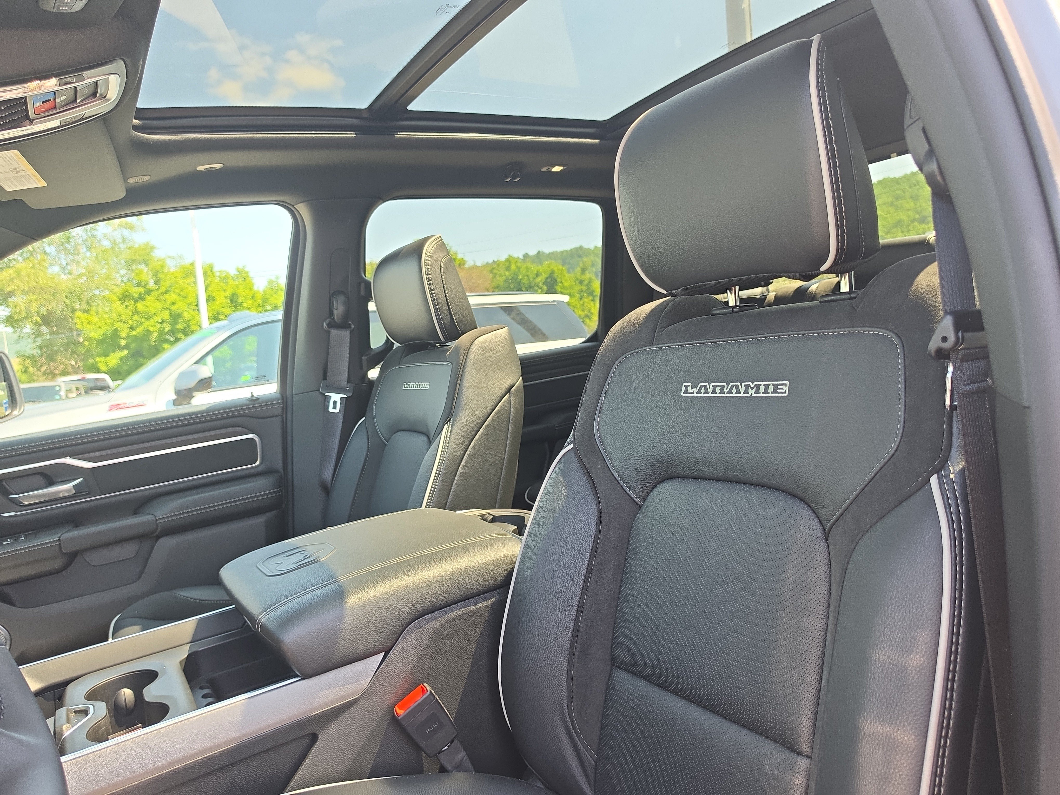 Used 2026 RAM 1500 Laramie AWD/4WD image 12