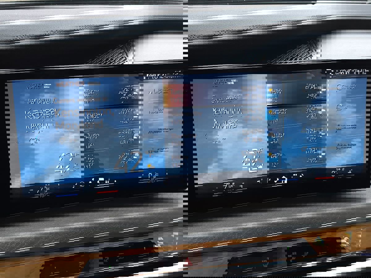 Used 2024 BMW i7 xDrive60 w/ Executive Package image 68