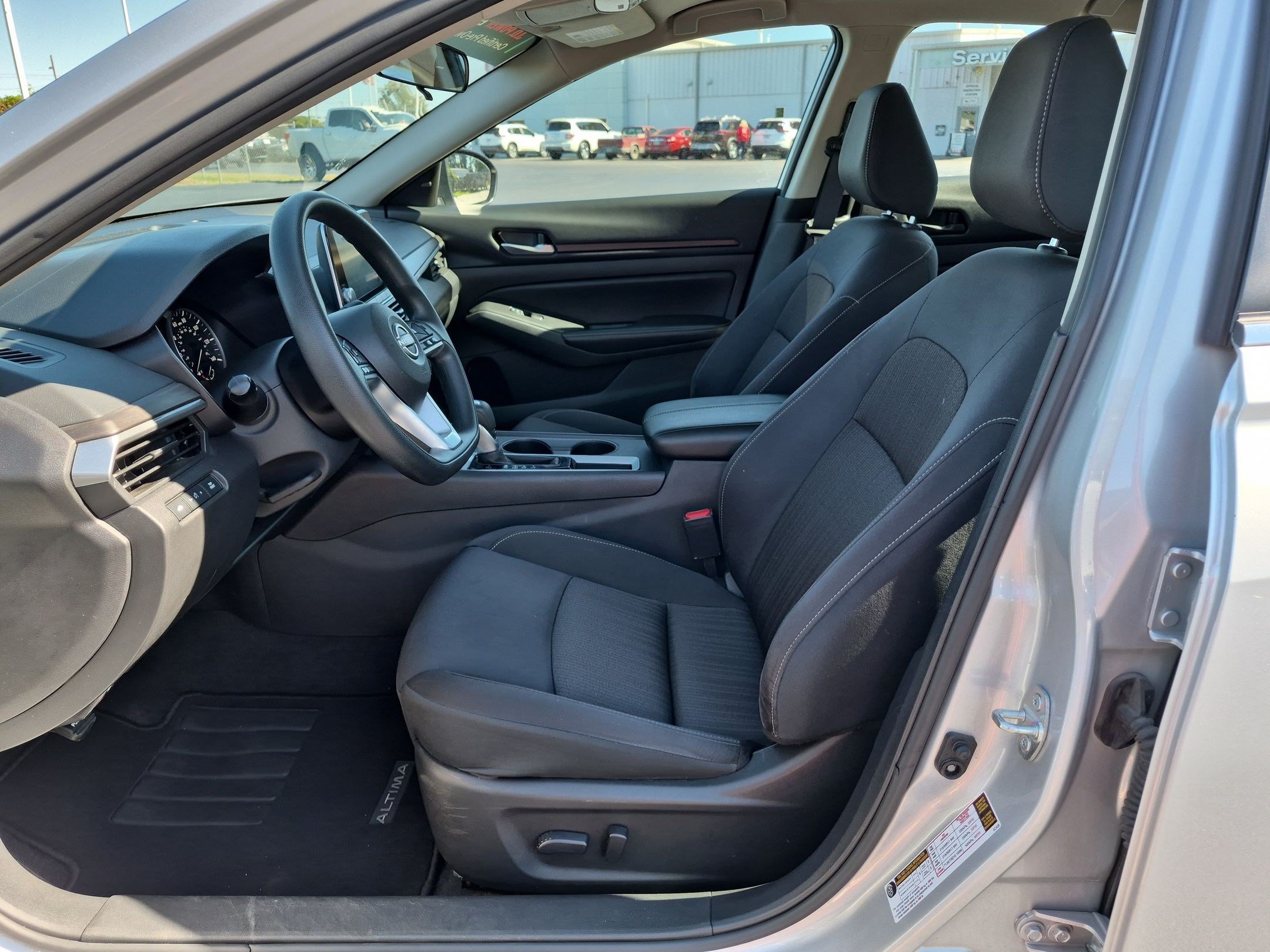 Used 2025 Nissan Altima 2.5 SV FWD image 15