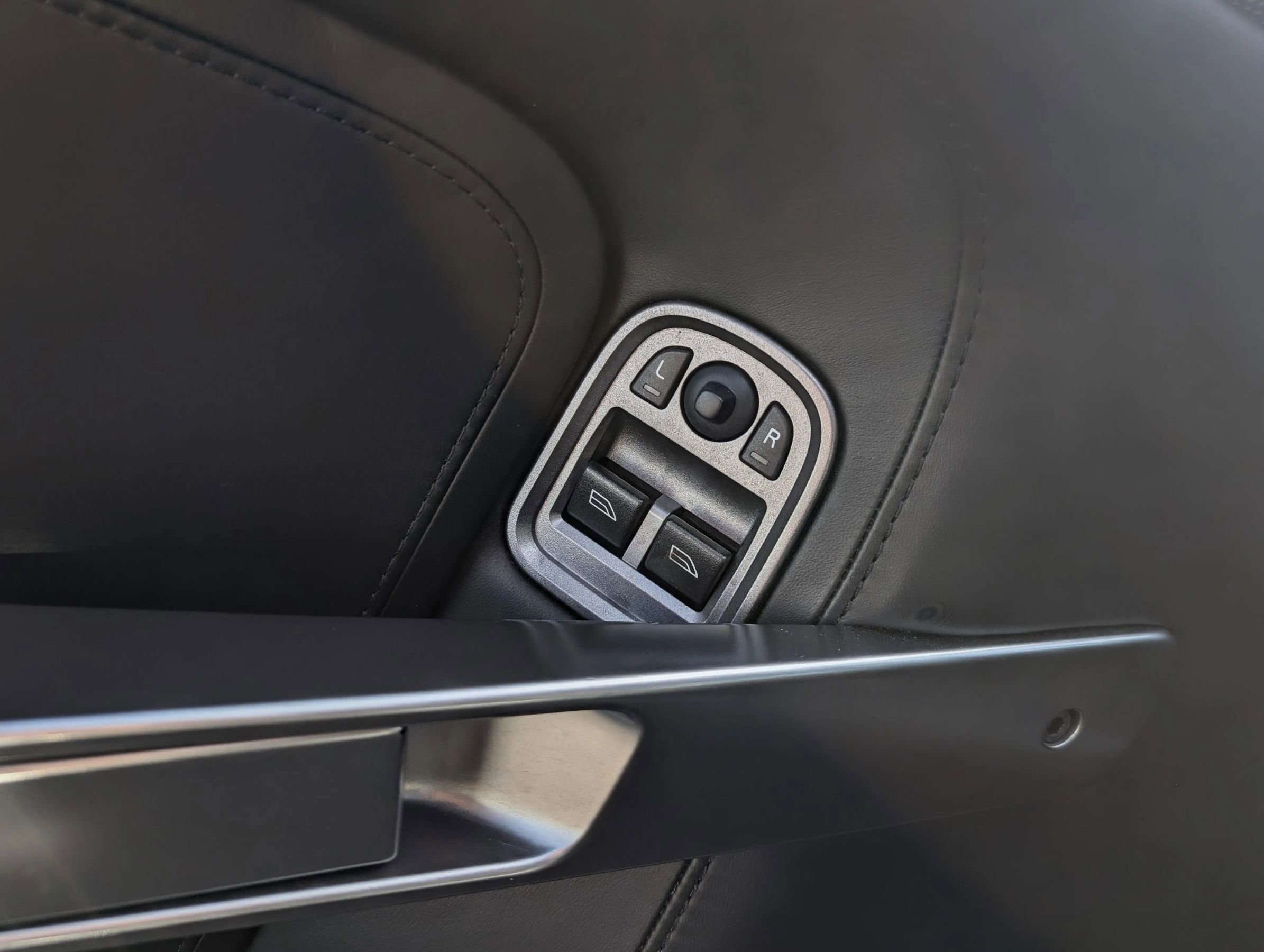 Used 2005 Aston Martin DB9 Volante image 31