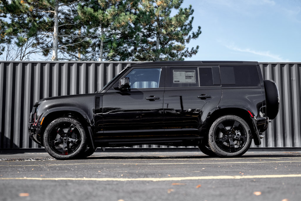 New 2026 Land Rover Defender 110 X-Dynamic SE AWD/4WD image 3