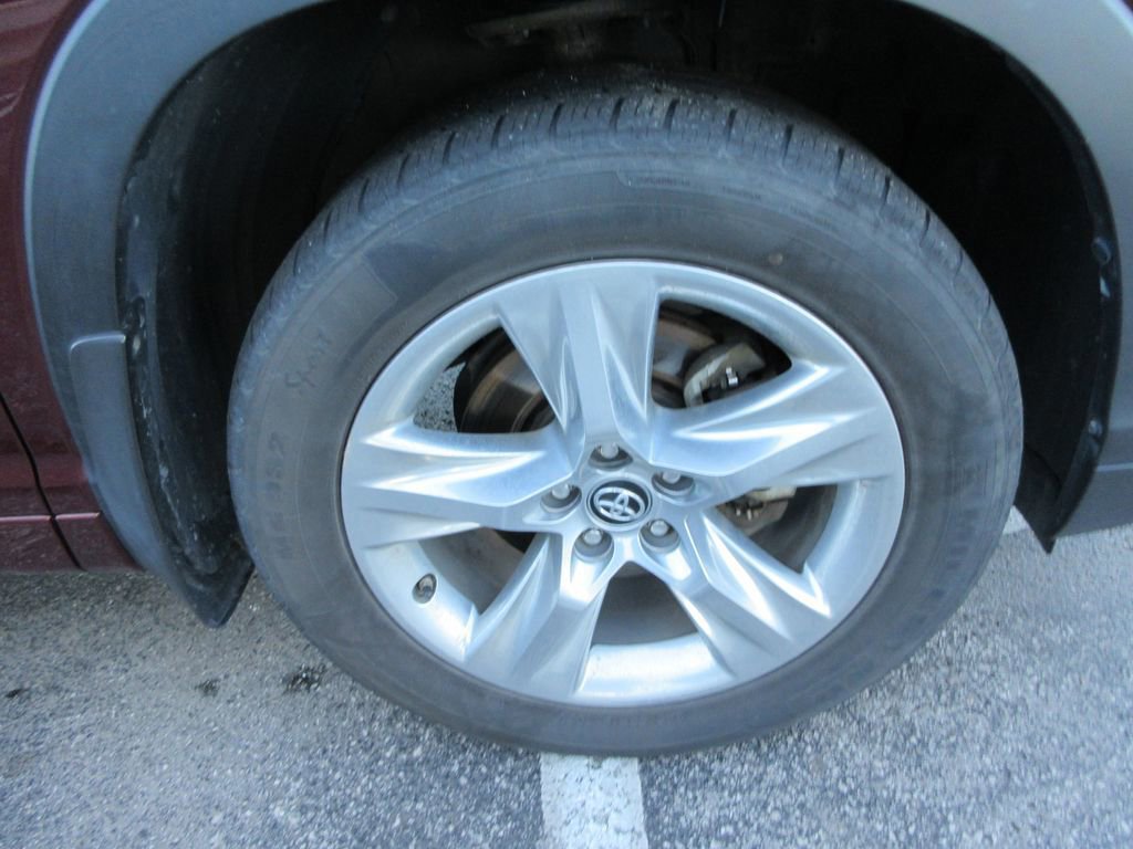 Used 2017 Toyota Highlander Limited image 9