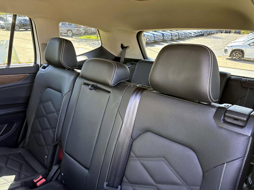 Used 2025 Volkswagen Atlas SE image 27