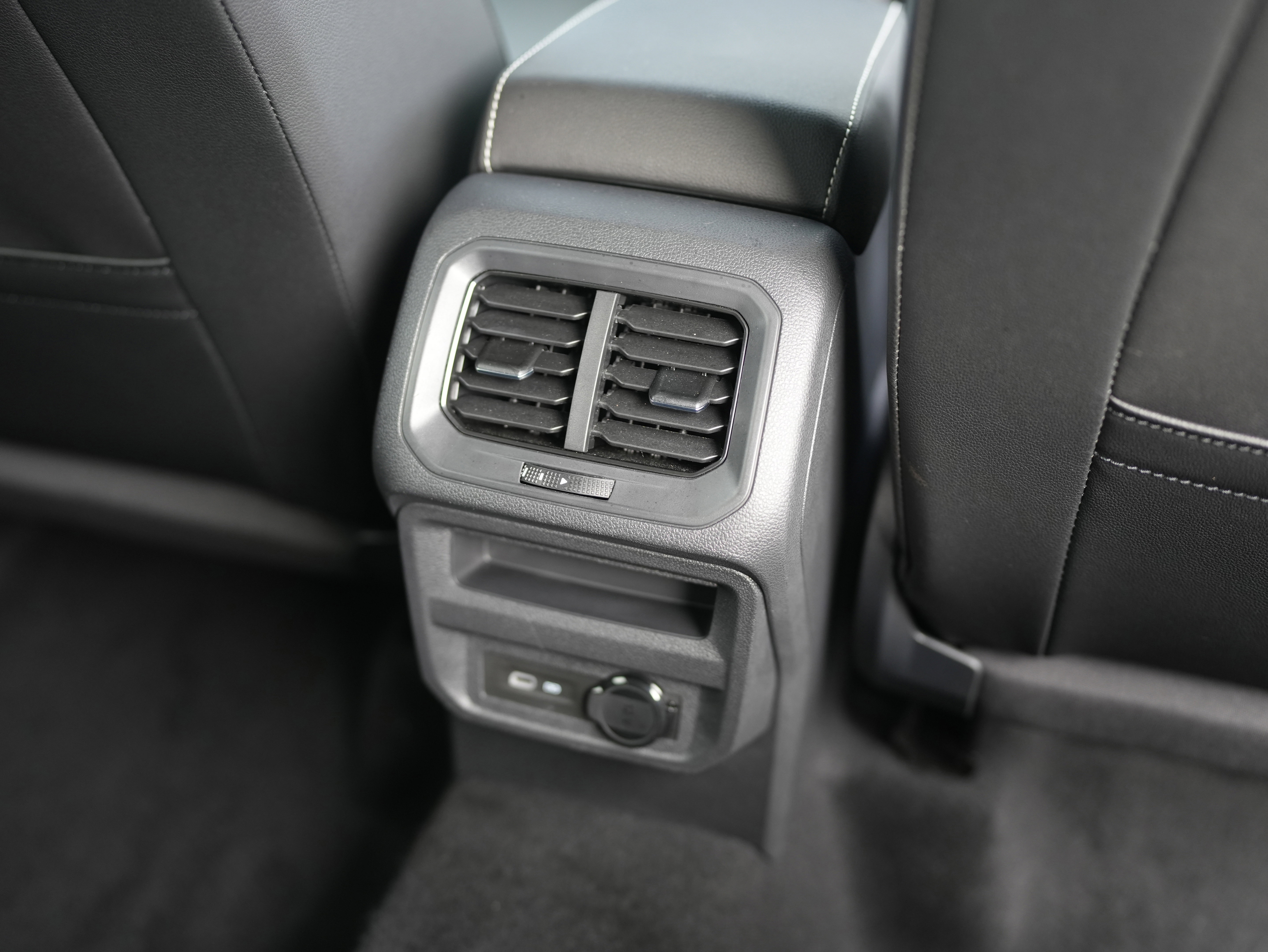 Certified 2023 Volkswagen Tiguan SE image 29