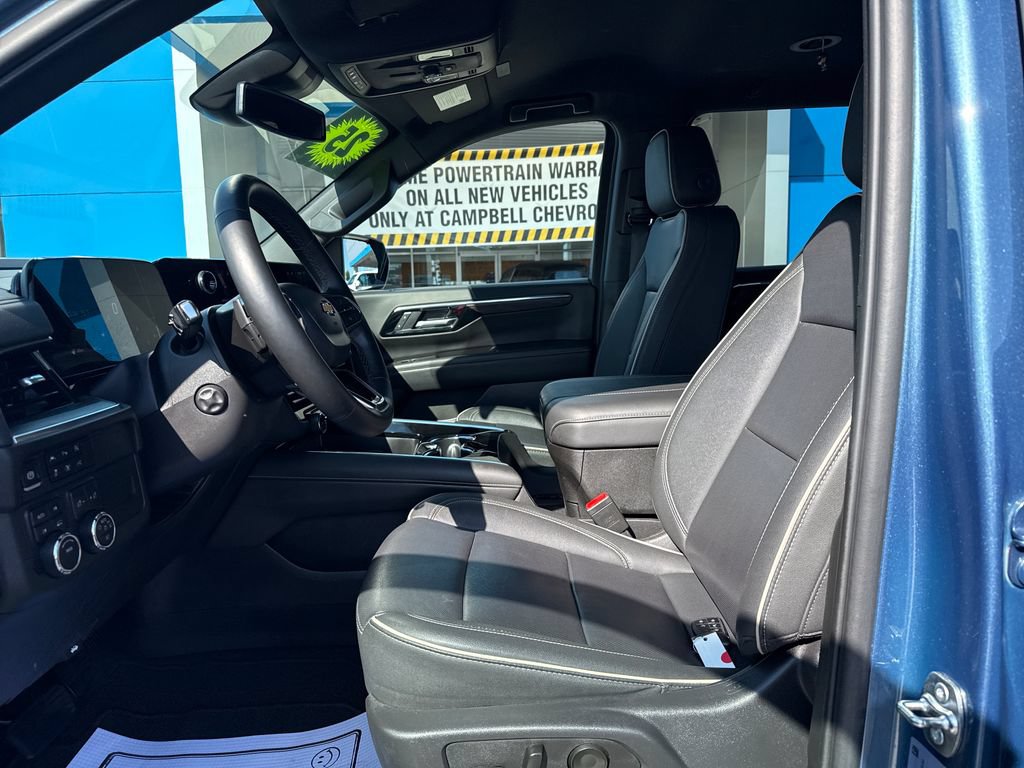 Used 2025 Chevrolet Suburban Premier AWD/4WD image 11