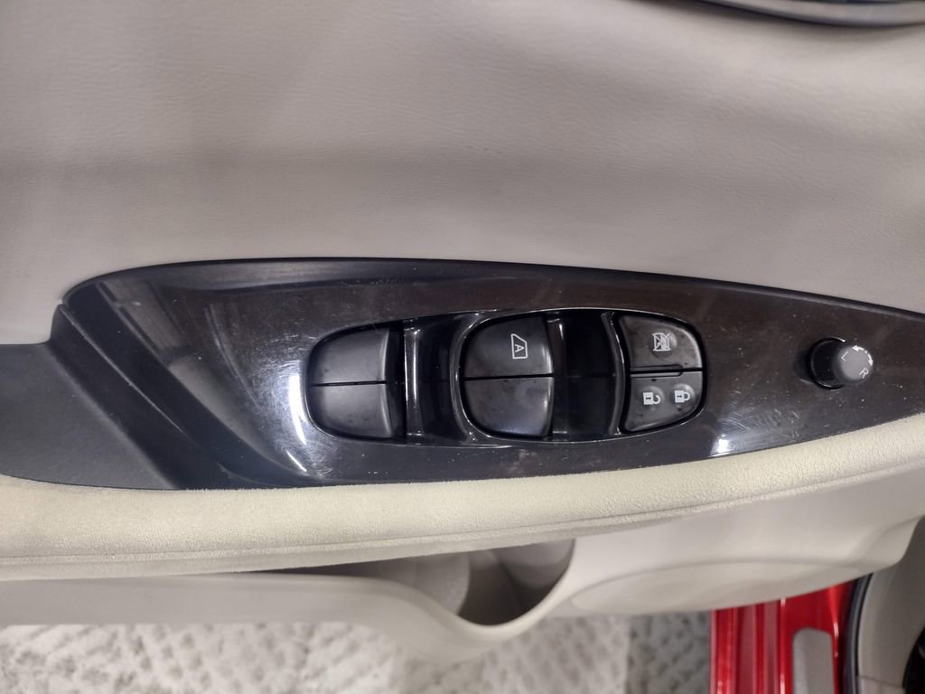 Used 2011 Nissan Leaf SL FWD image 19