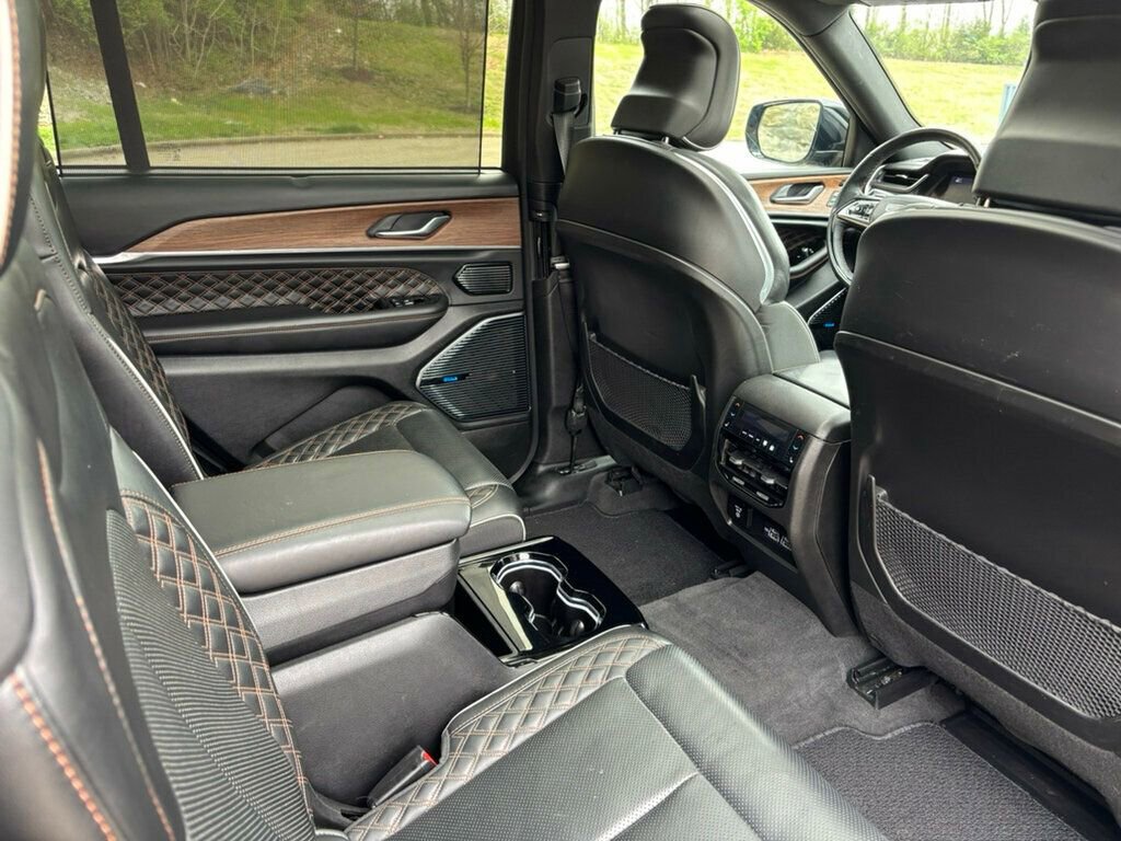 Used 2021 Jeep Grand Cherokee L Summit w/ Luxury Tech Group V image 19
