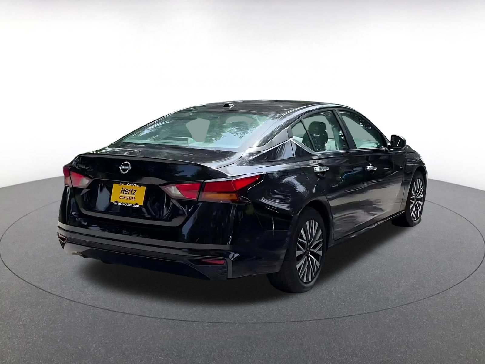 Used 2025 Nissan Altima 2.5 SV FWD image 13