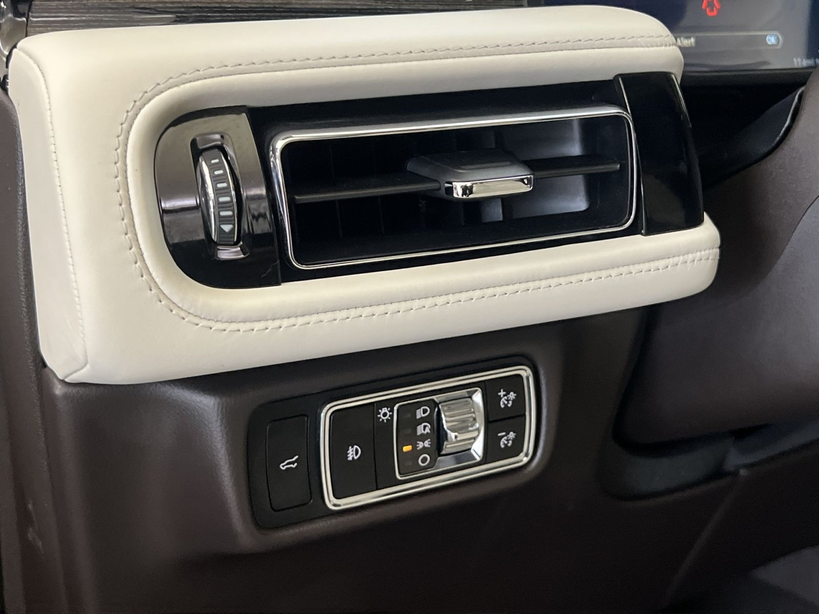 Used 2023 Lincoln Aviator Black Label AWD/4WD image 40