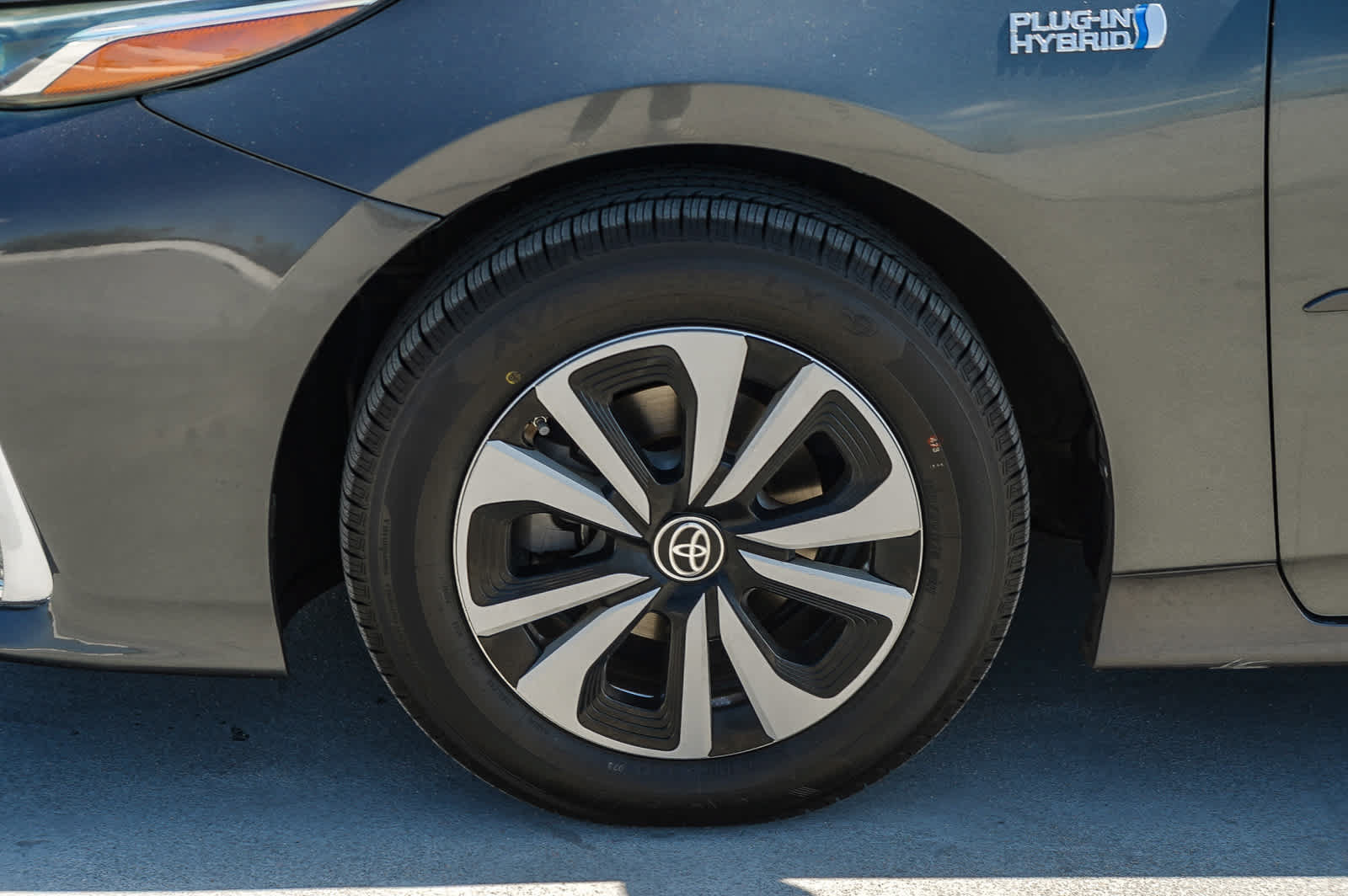 Certified 2021 Toyota Prius Prime XLE w/ Carpet Mat Package (TMS) FWD image 41