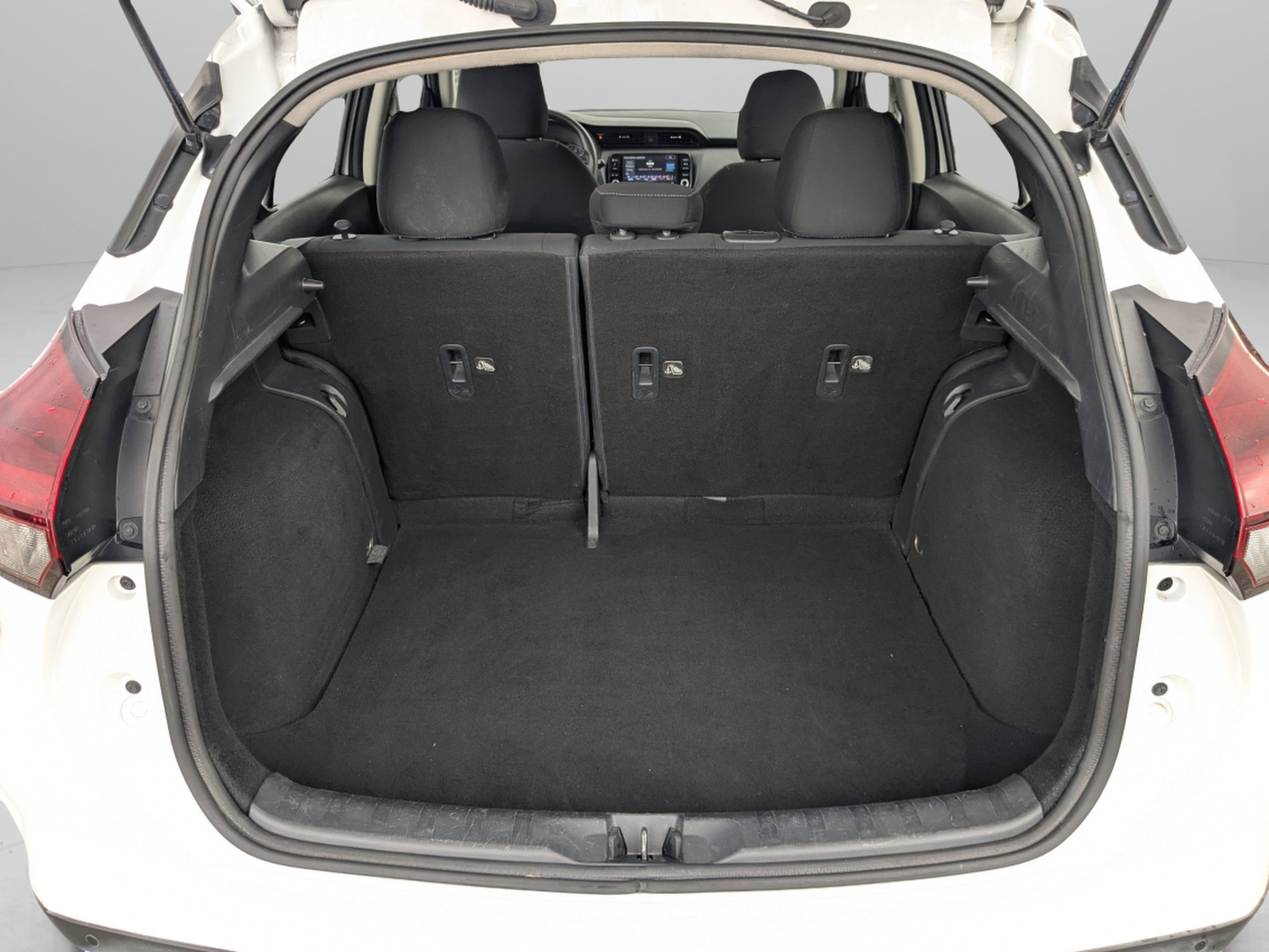 Used 2021 Nissan Kicks SV FWD image 11