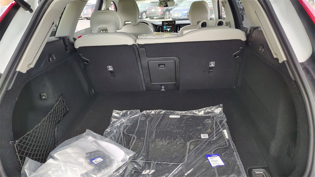 New 2026 Volvo XC60 B5 Ultra w/ Climate Package image 32