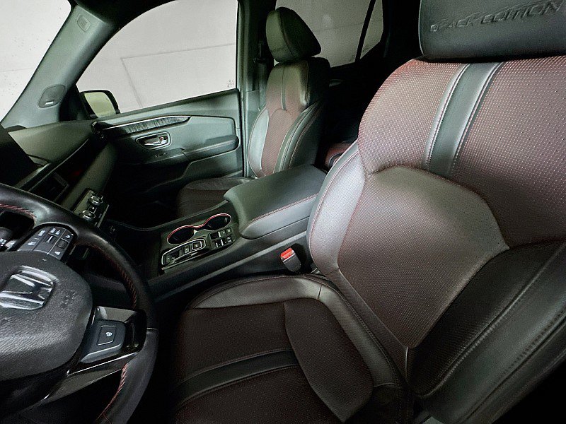 Used 2025 Honda Pilot Black Edition image 11