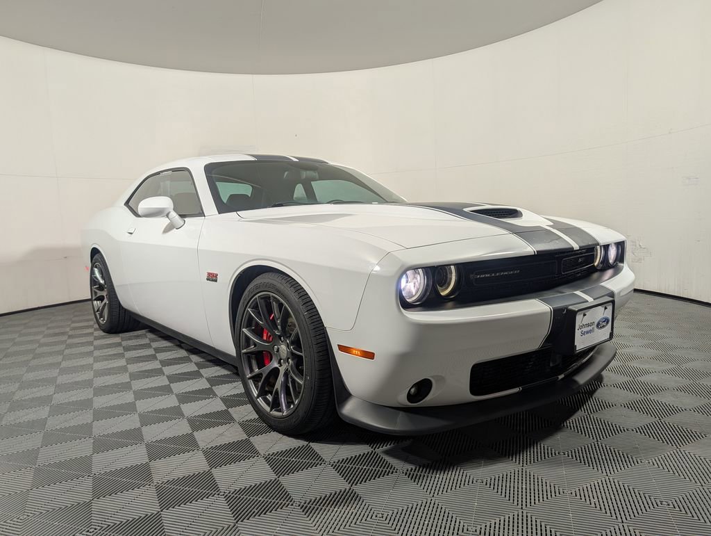 Used 2015 Dodge Challenger SRT w/ Technology Group image 1