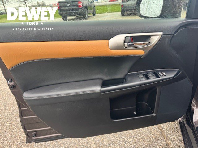 Used 2016 Lexus CT 200h w/ Navigation Package image 10