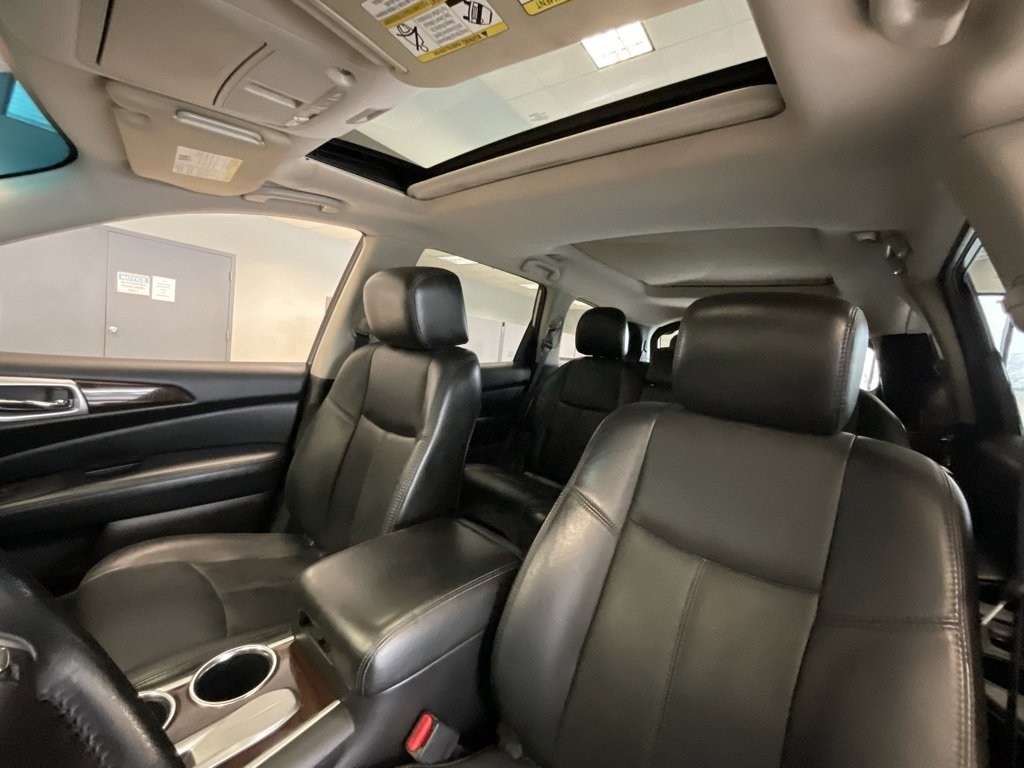 Used 2013 Nissan Pathfinder Platinum w/ Platinum Premium Pkg image 10