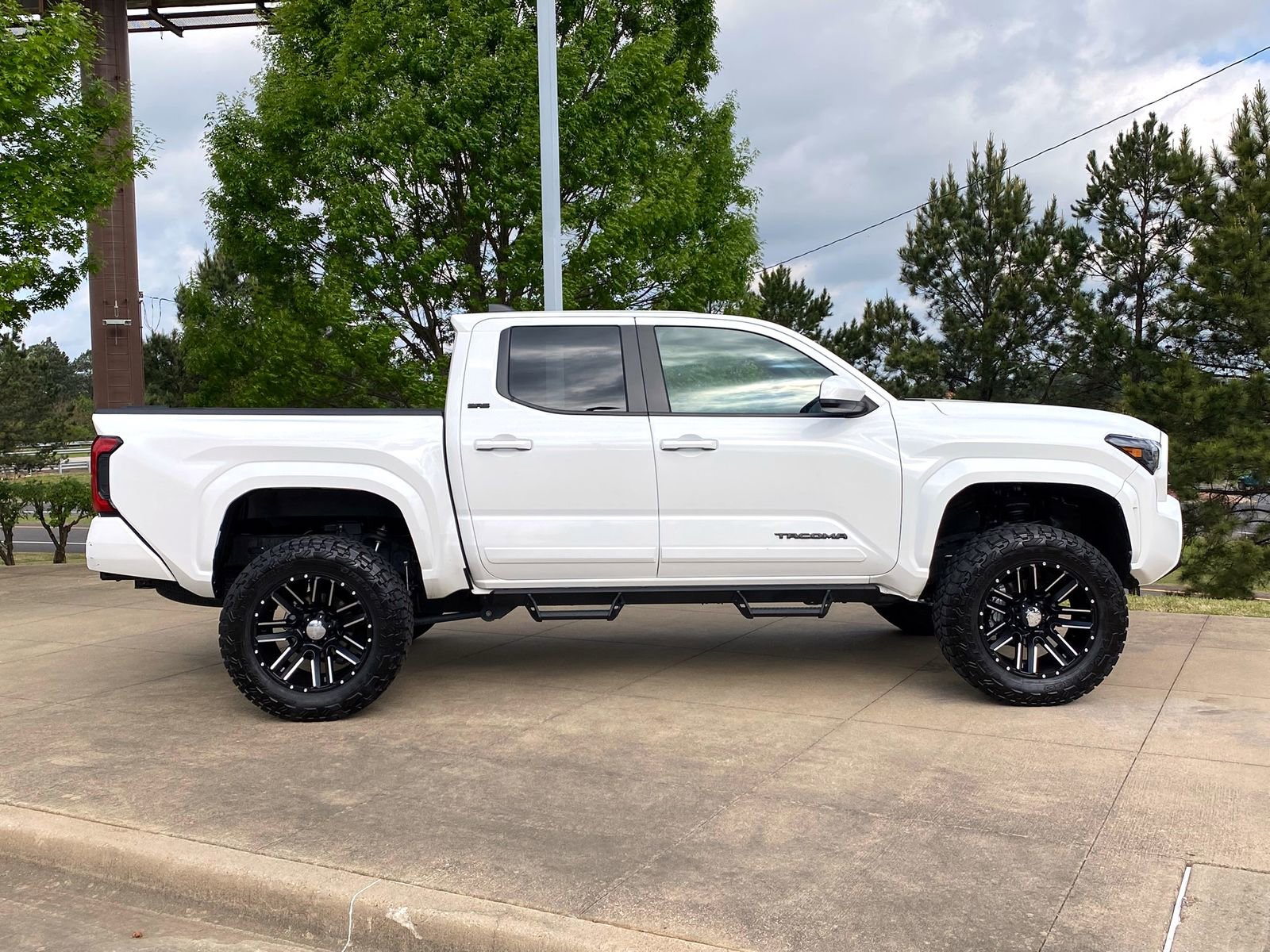 Used 2025 Toyota Tacoma SR5 image 7