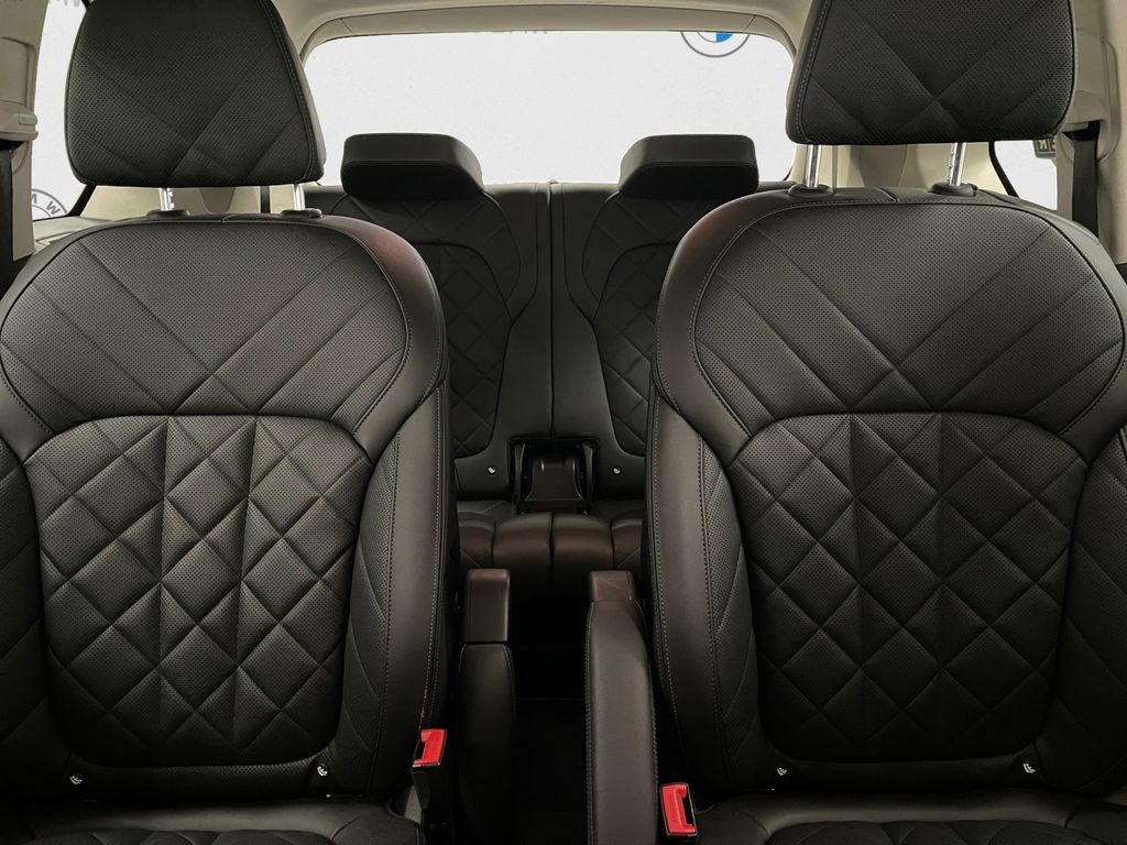 Used 2023 BMW X7 xDrive40i w/ Premium Package image 11