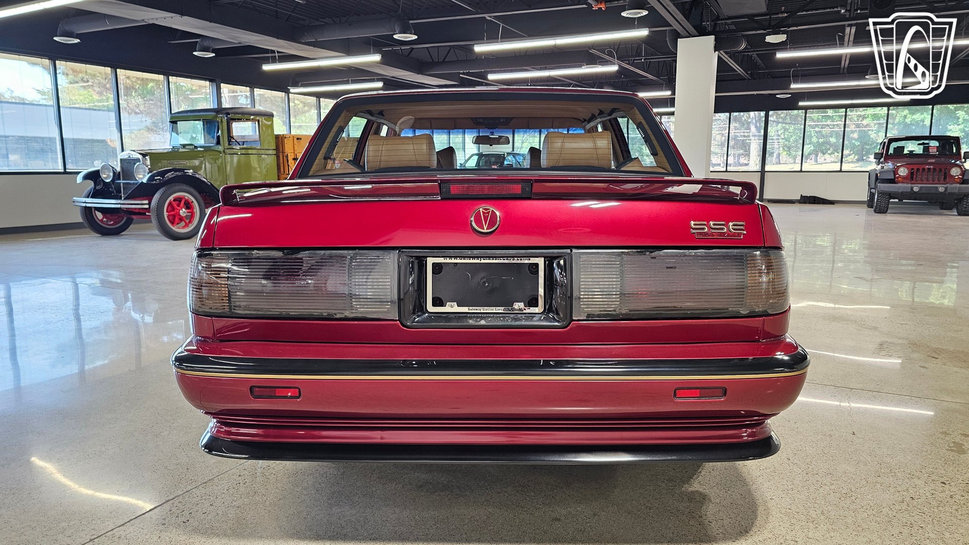 Used 1989 Pontiac Bonneville SSE FWD image 32