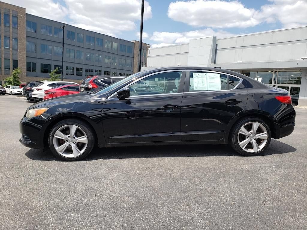 Used 2013 Acura ILX w/ Premium Package FWD image 4