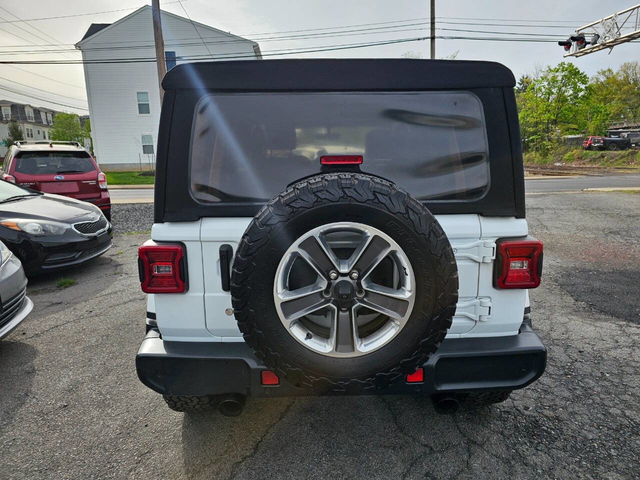 Used 2018 Jeep Wrangler Unlimited Sahara AWD/4WD image 6