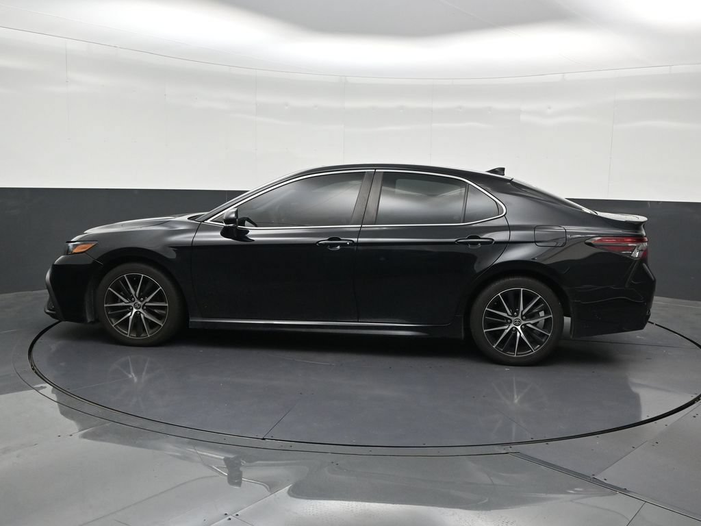 Used 2022 Toyota Camry SE w/ Audio Upgrade Package FWD image 2
