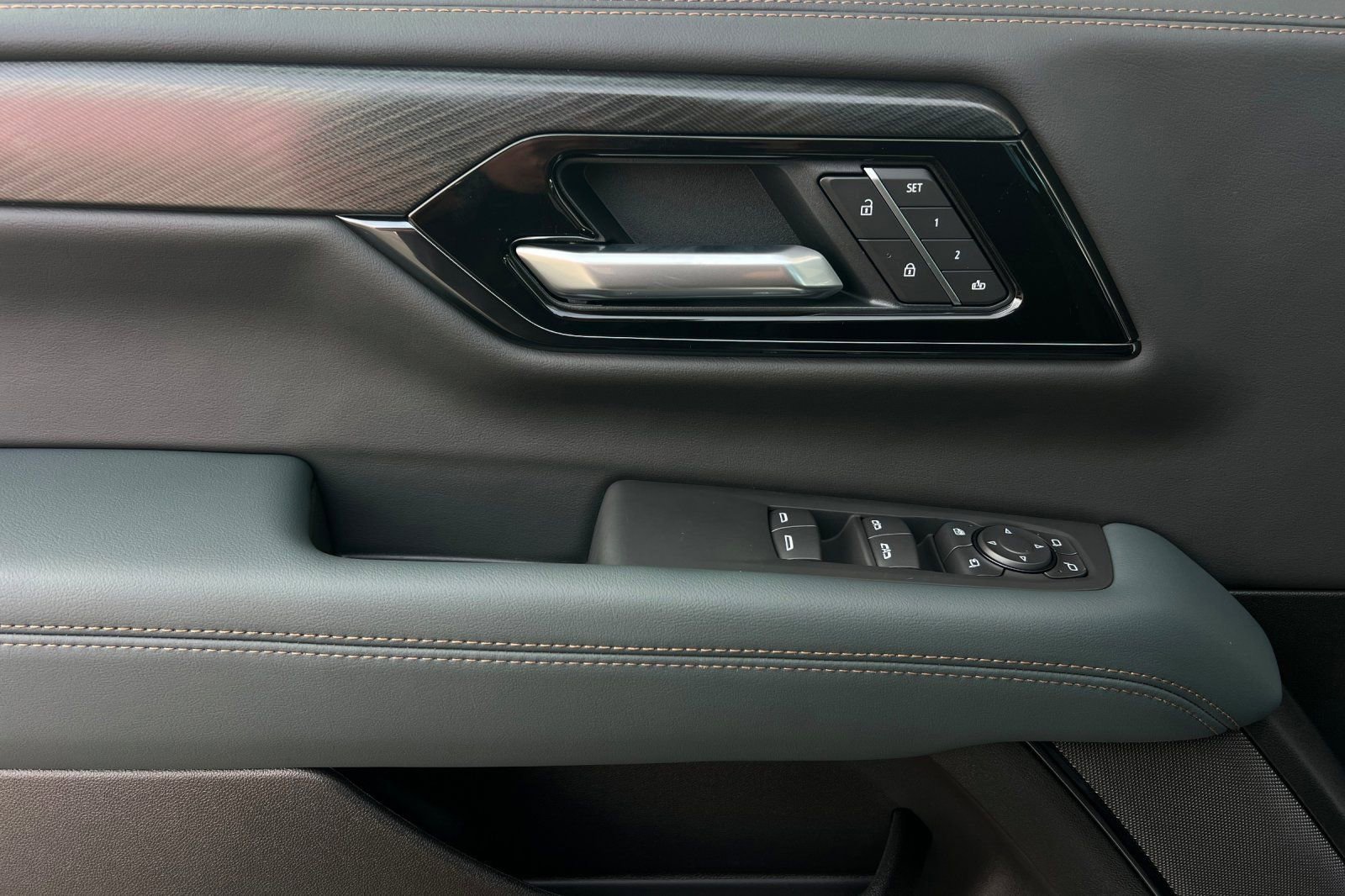 New 2026 GMC Yukon XL AT4 w/ AT4 Premium Plus Package image 9