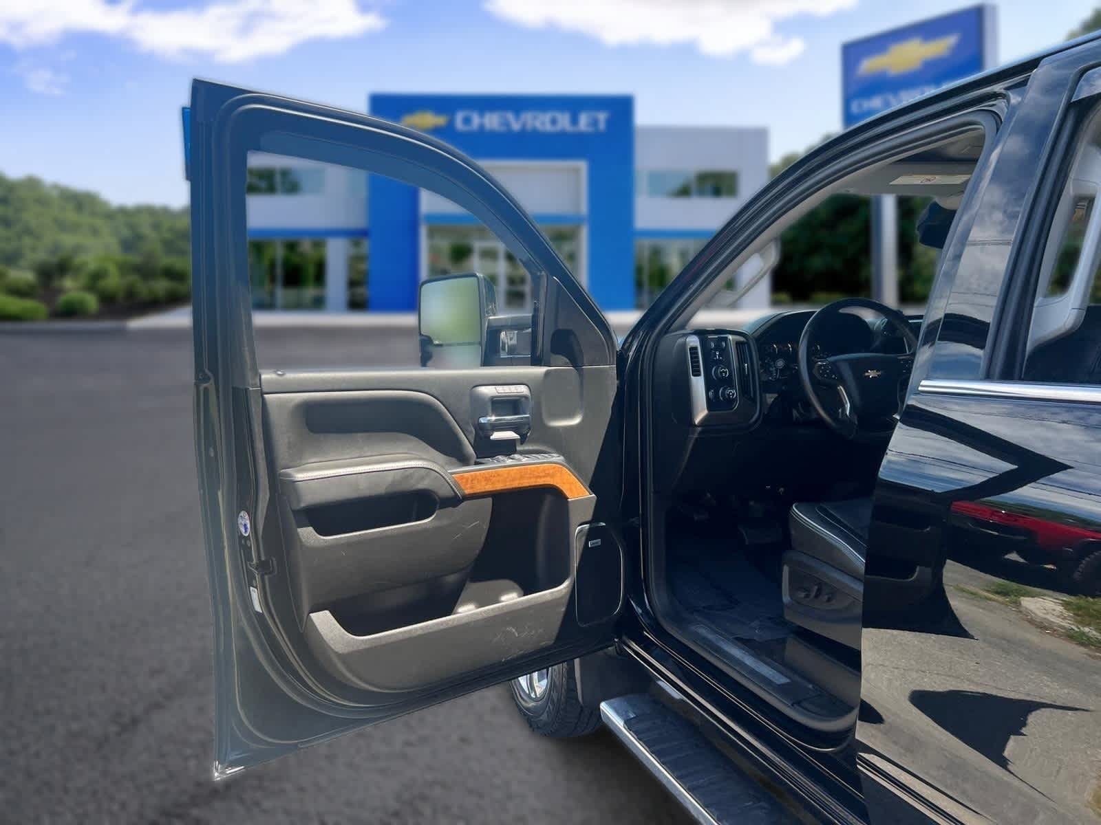 Certified 2018 Chevrolet Silverado 2500 High Country w/ Snow Plow Prep Package AWD/4WD image 15