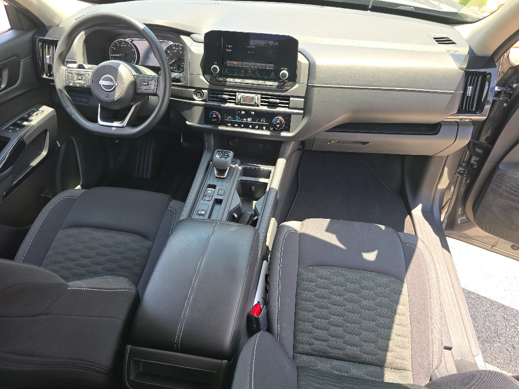 Used 2023 Nissan Pathfinder S FWD image 17