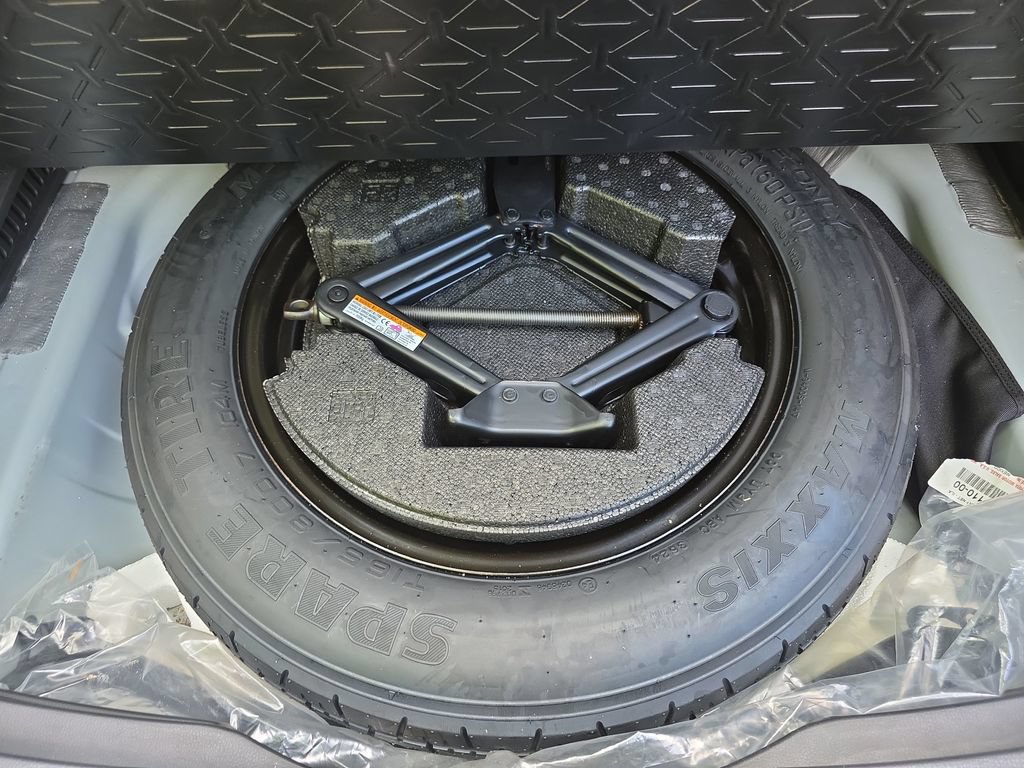 Used 2025 Toyota RAV4 XLE AWD/4WD image 32