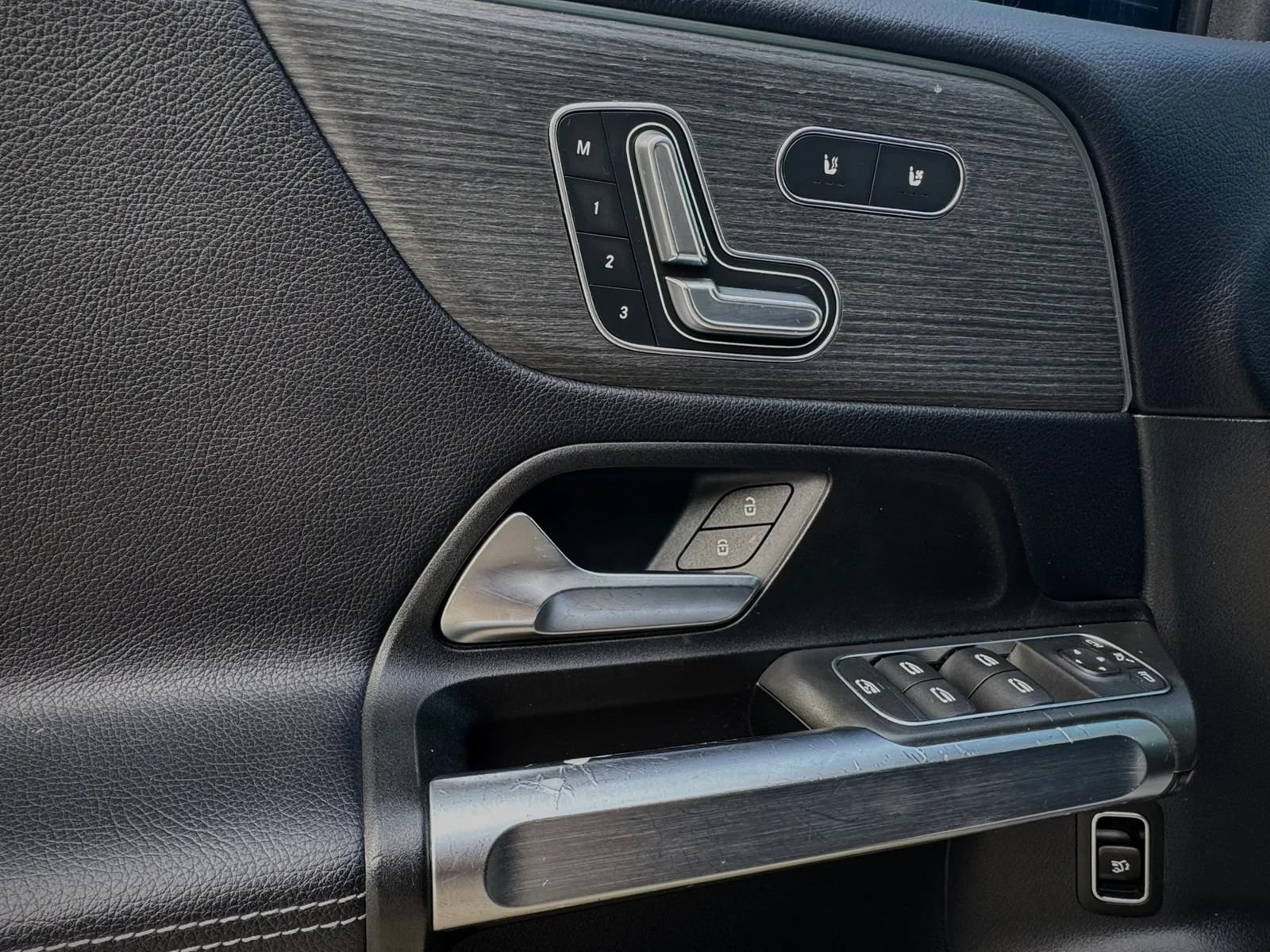 Used 2022 Mercedes-Benz GLB 250 w/ Premium Package image 37