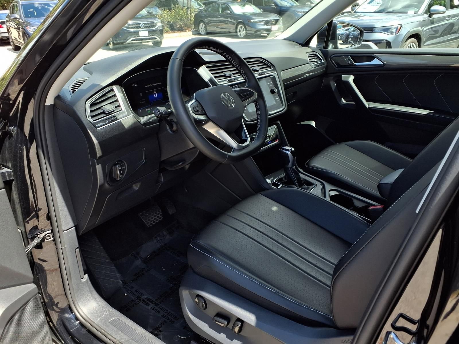Certified 2023 Volkswagen Tiguan SE FWD image 17
