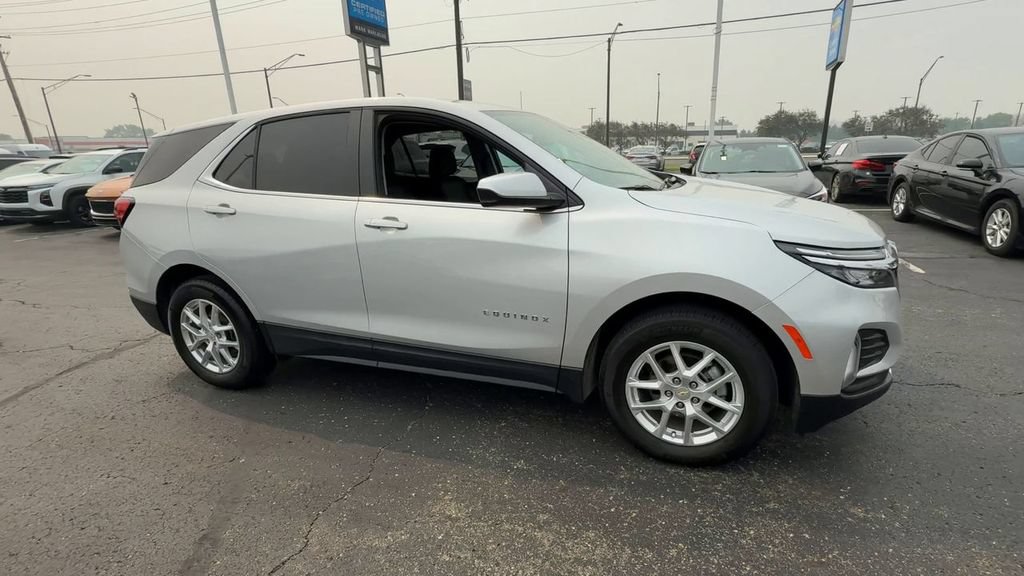Used 2022 Chevrolet Equinox LT FWD image 2