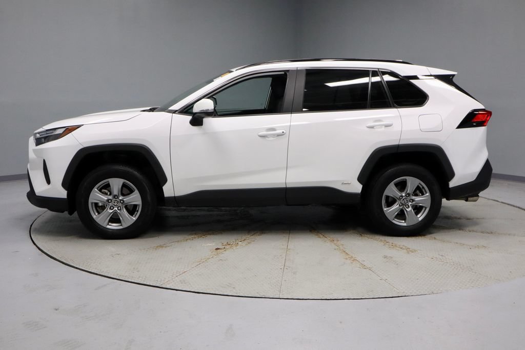 Used 2025 Toyota RAV4 XLE AWD/4WD image 9