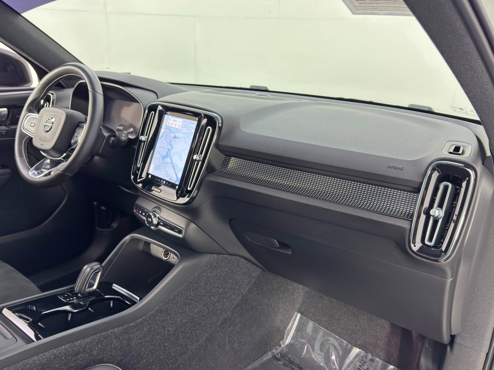 Used 2021 Volvo XC40 P8 Recharge w/ Advanced Package image 14