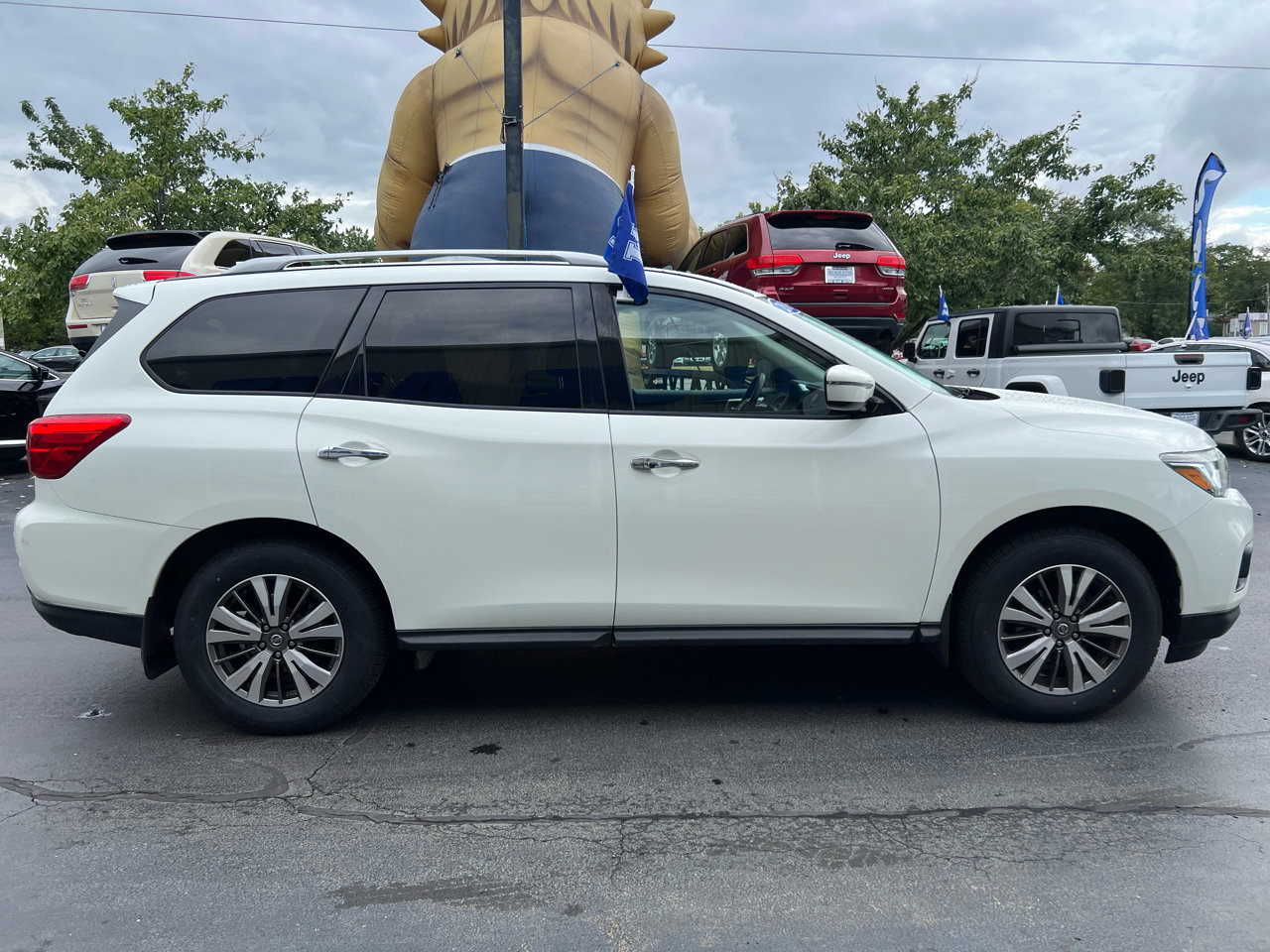 Used 2019 Nissan Pathfinder S image 6