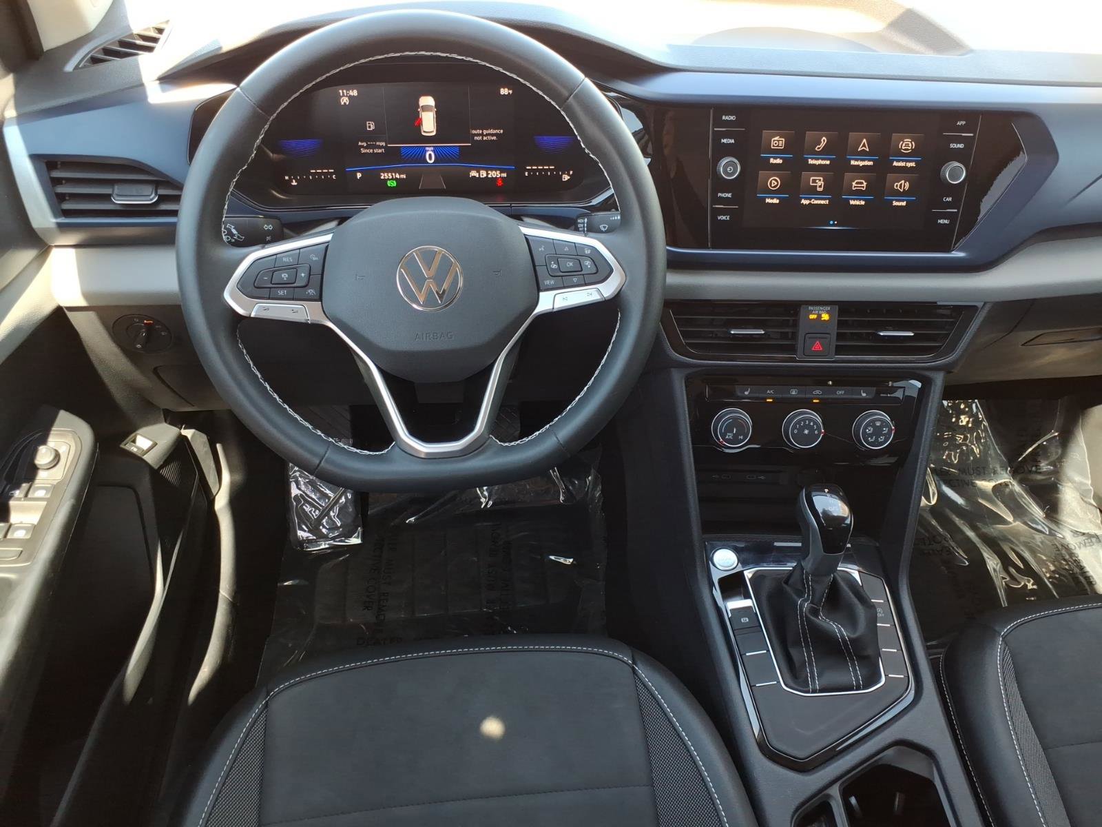 Certified 2023 Volkswagen Taos SE w/ Black Wheel Package image 24