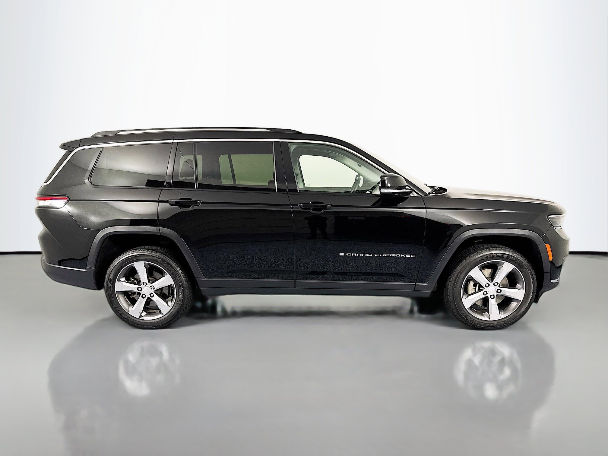 Used 2022 Jeep Grand Cherokee L Limited image 4
